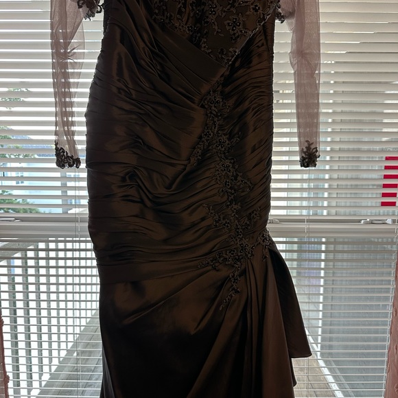 Exquisite mother of the bride gown - Picture 1 of 7